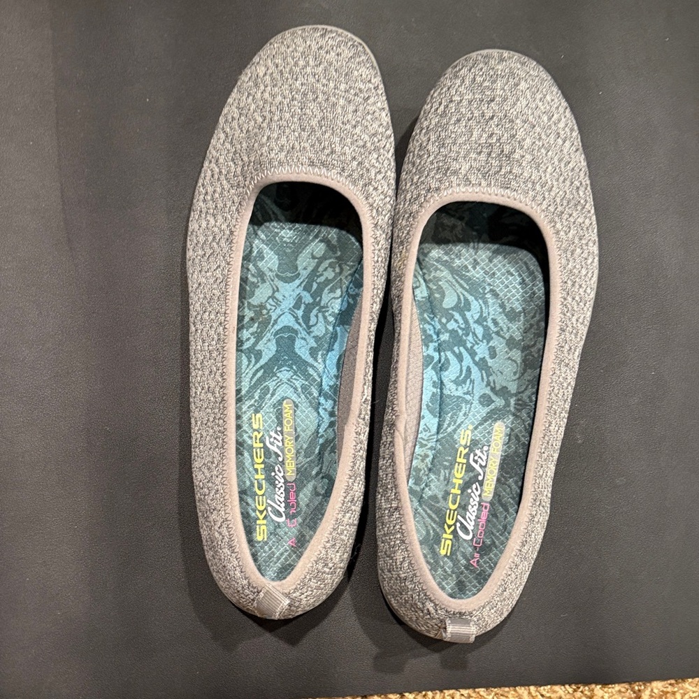 Skechers Women's Textured Gray Slip-On Flats